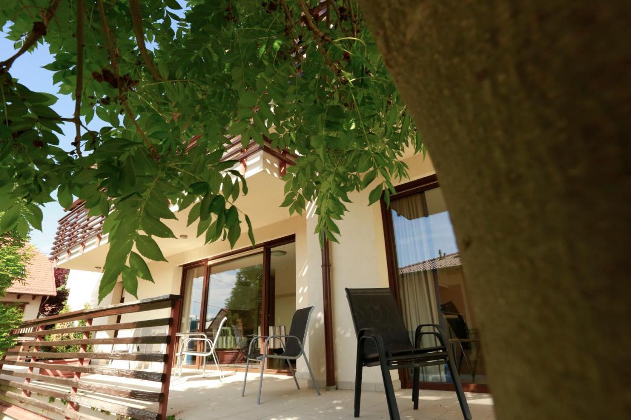 Fuerjes Villa Apartmanhaz Balatonfured Exterior photo